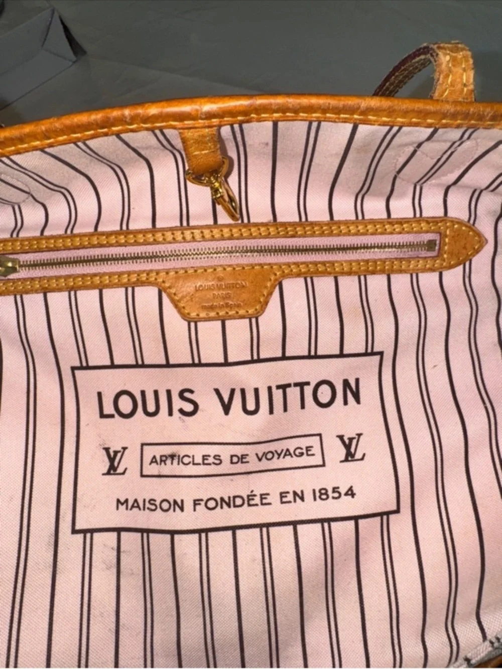 Authentic Louis Vuitton Neverfull MM bag with pink interior - Picture 10 of 14